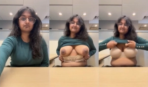 Sexy Desi Girl Shows Boobs