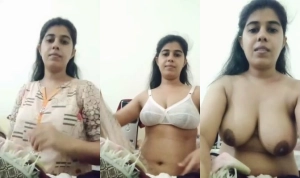 Sexy Desi Girl Shows Boobs