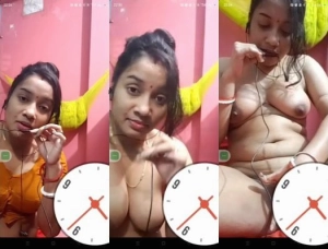 Horny Desi Boudi Fingering