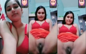 Horny Desi Vlg Girl Shows Pussy