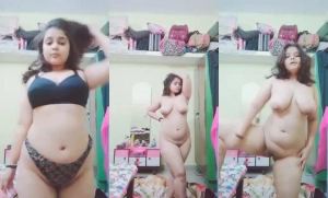 Sexy BBW Bhabhi Shows Nude Body