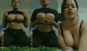 Sexy Desi Girl Play With Her Boob